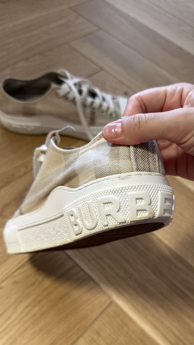 Продаю оригинал Burberry кеды,