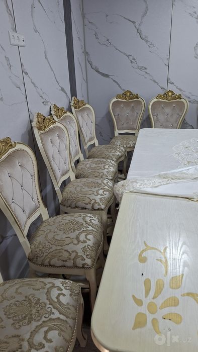 Стол со стульями