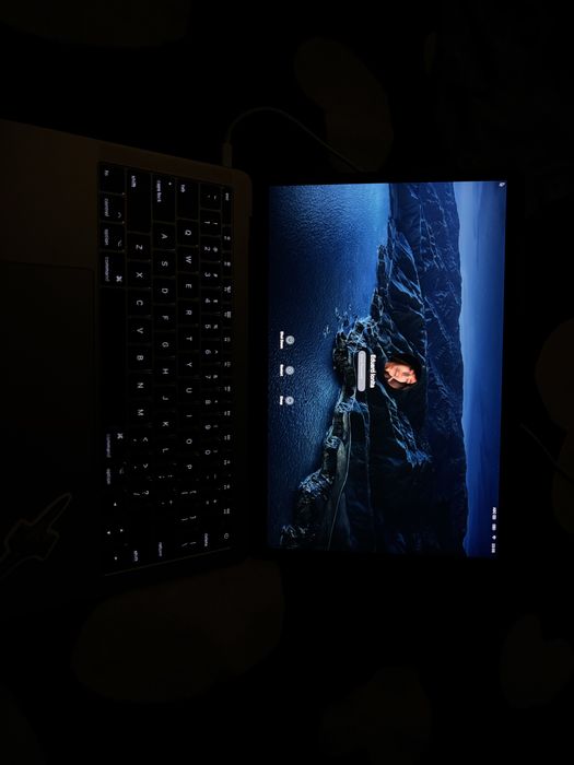 MacBook Pro 2017 | I5 8G | Thunderbolt