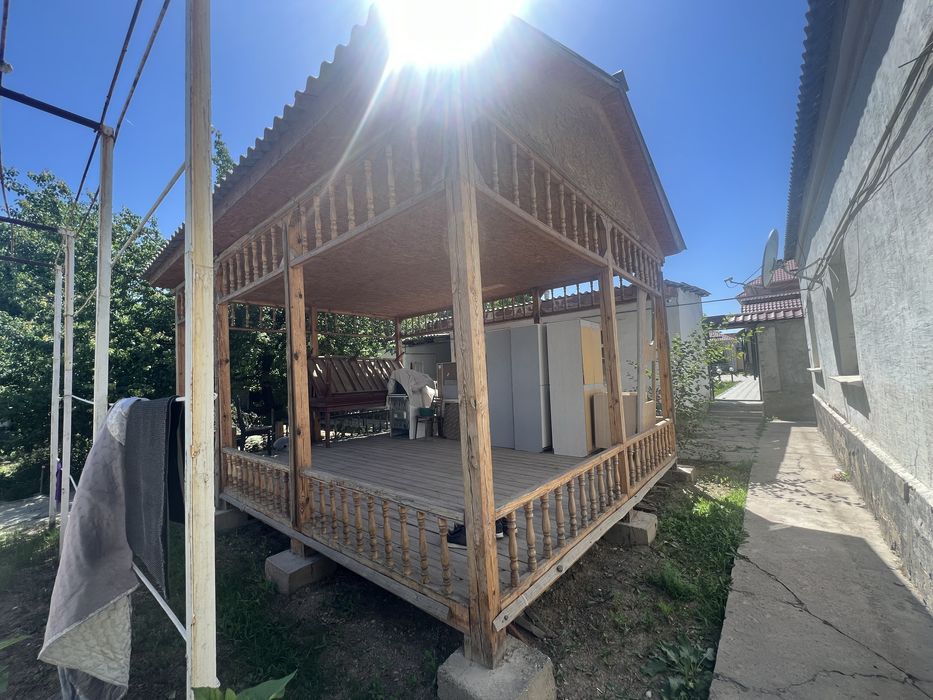 Тапчан беседка в хорошем состоянии