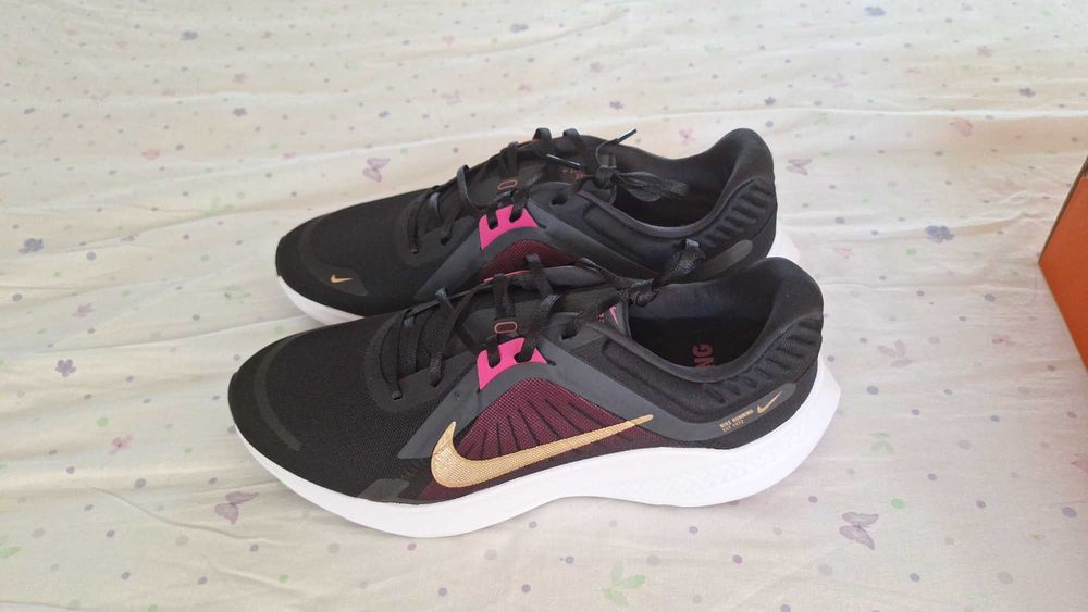 Чисто нови мъжки маратонки Nike QUEST 5