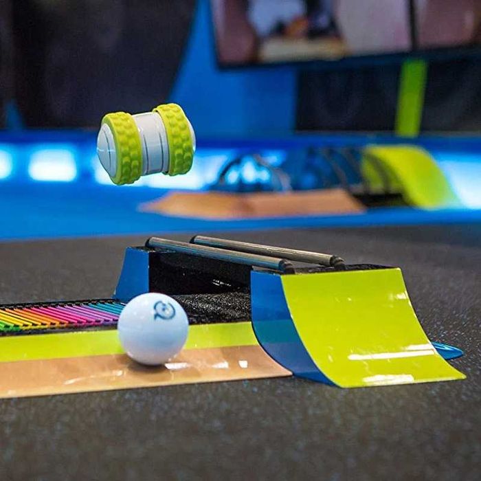 Robot cu aplicatie Sphero Ollie
