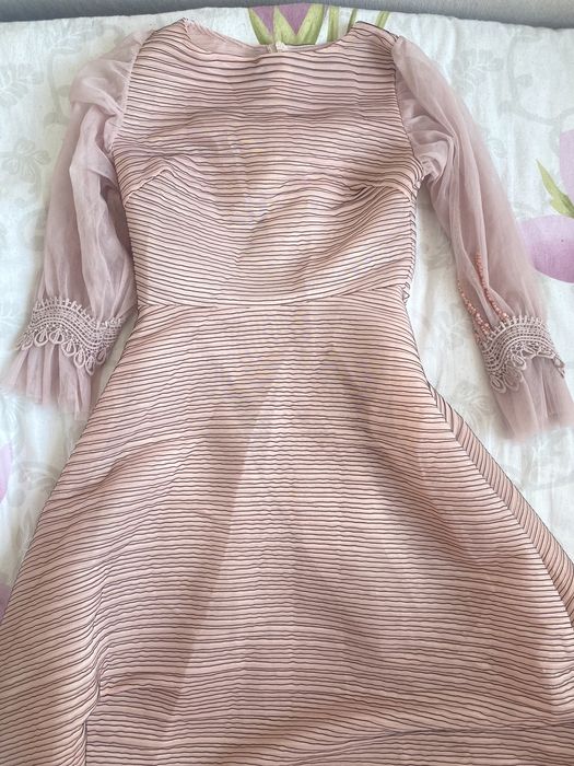 Срочно Платье миди длине