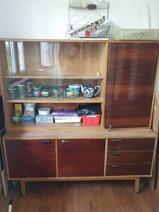 Сервант советский,крепкий,из дерева