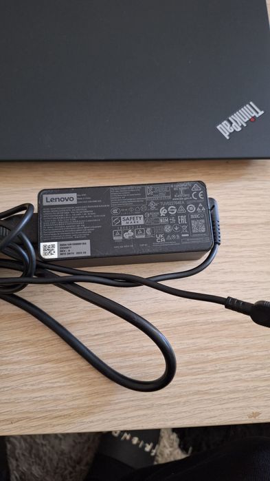 Lenovo ThinkPad T14s touchscreen + зарядно с перфектна батерия