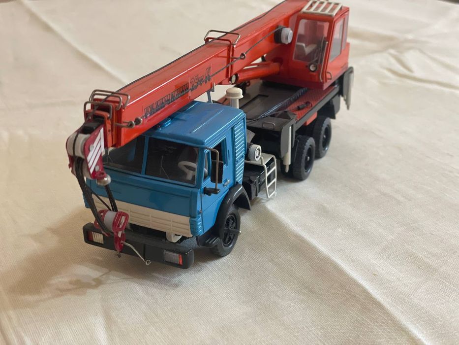Продам модели автокранов в масштабе 1.43