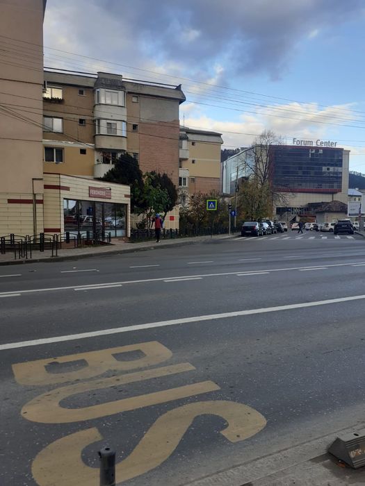 Închiriez spațiu comercial cu afacere la cheie, feronerie mobilier.