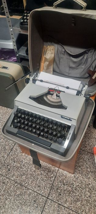 Mașină de scris Erika Ursula impecabilă