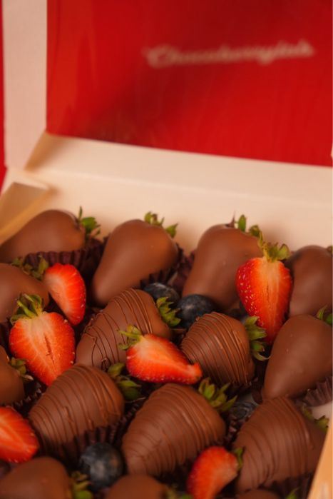 Клубника в шоколаде подарок на 8 марта