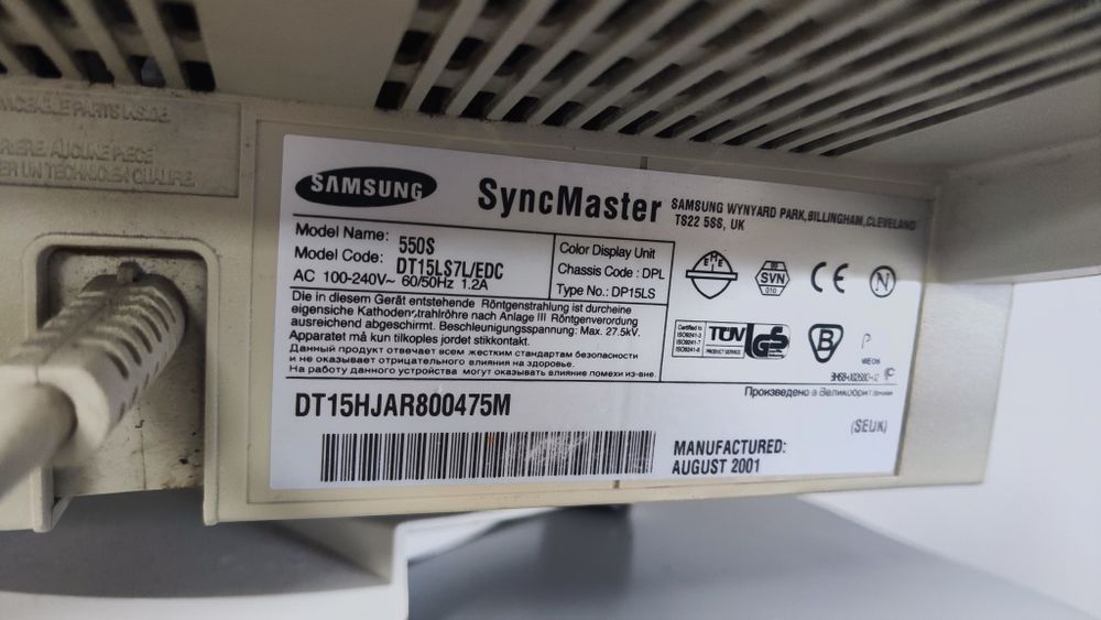 Pentium III ретро компьютер.