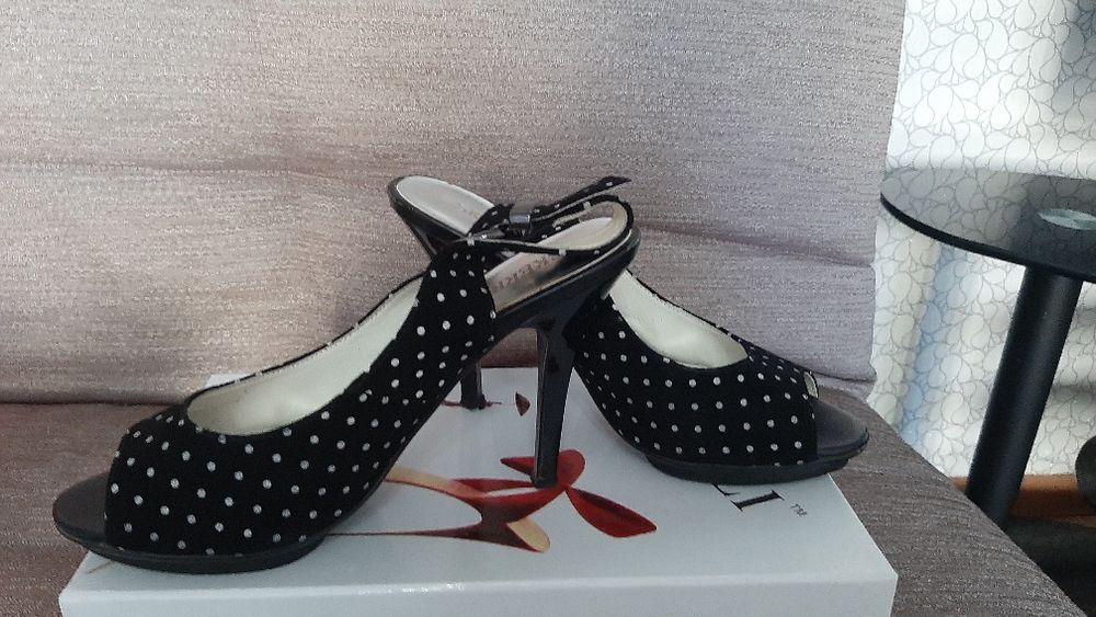 Обувь женская для модниц