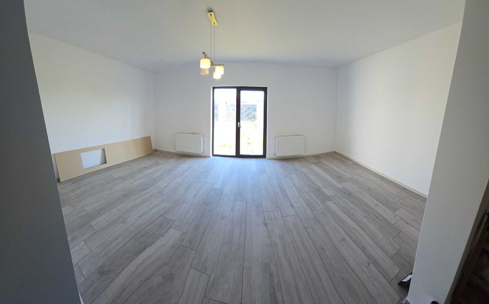 Proprietar vand casa individuala, pe parter, 3 camere, la asfalt 504mp