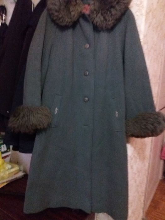 Продаю разные пальто