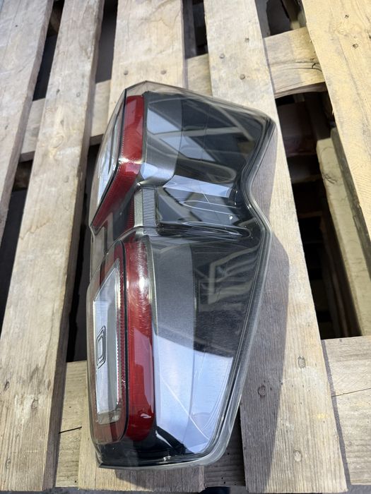 Фара isuzu D-max правая O'ng