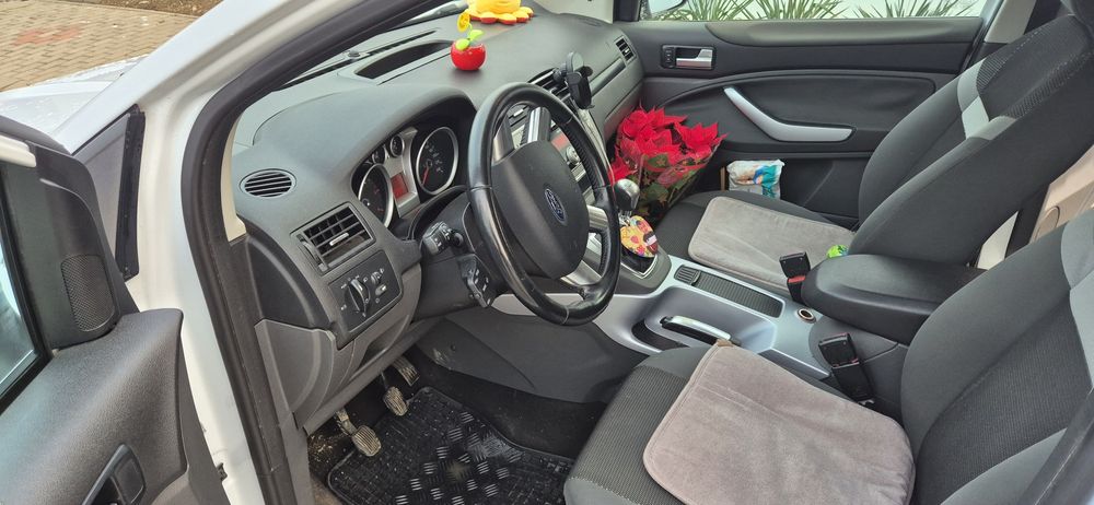 Vând Ford kuga 2012 luna a 12a