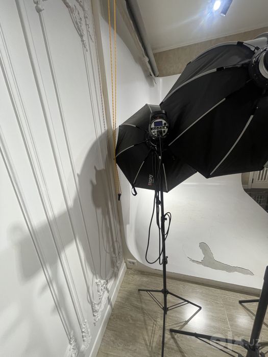 Godox DP600III-V + 2× SK300II + софтбоксы и стойки