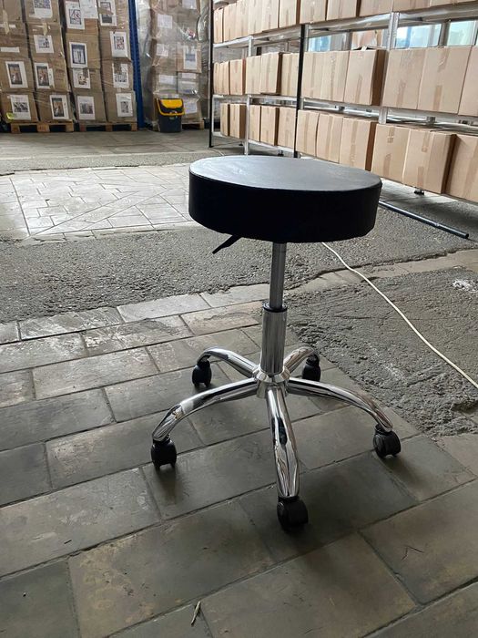 Scaun frizerie cu nivele de ridicare