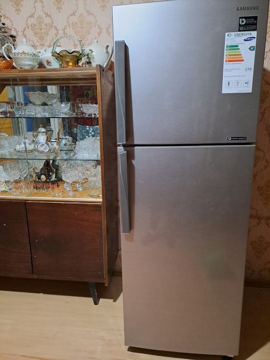 Холодильник самсунг в отличном состоянии