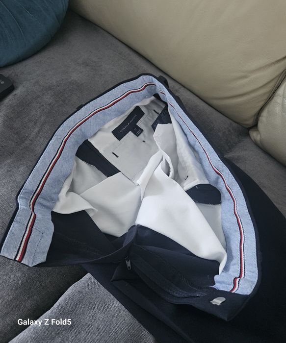 Vând costum Tommy H. 12 ani