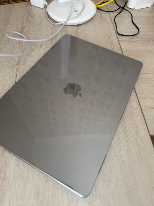Продам Macbook Air m3