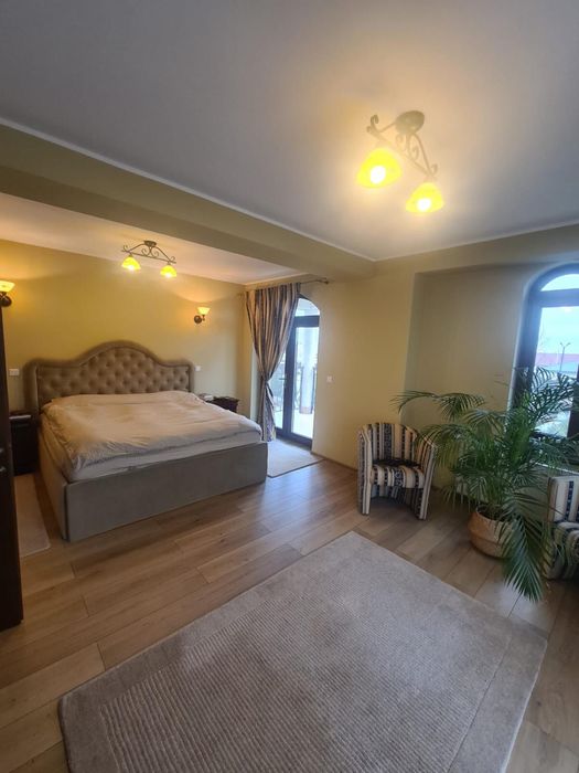 Casa  de Vanzare/ Inchiriat  -Vanatori