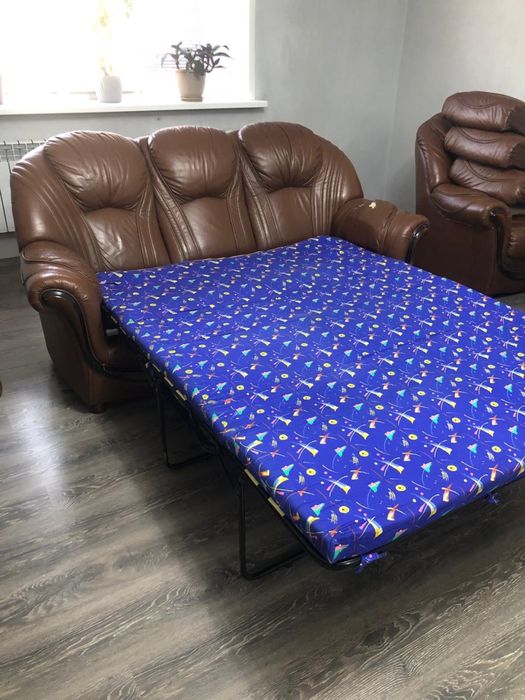 Продам кожаный мягкий уголок