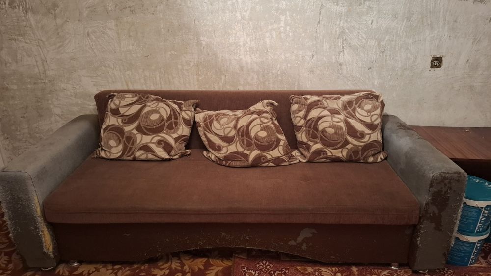 Отдам диван б/у материал рогожка