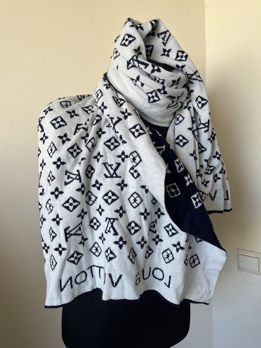 Fular (șal) Louis Vuitton , impecabil