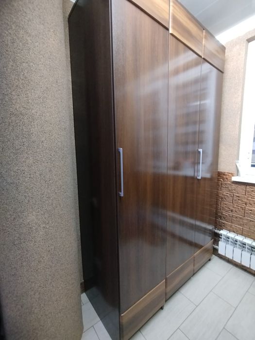 Шкаф для вещей  трех дверный