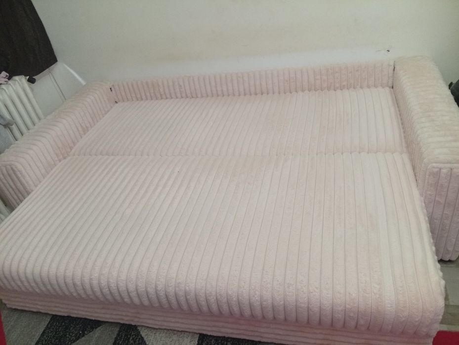 Vând canapea extensibila.