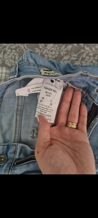 Vând 2 perechi pantaloni