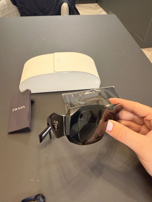 Слуънчеви очила Prada