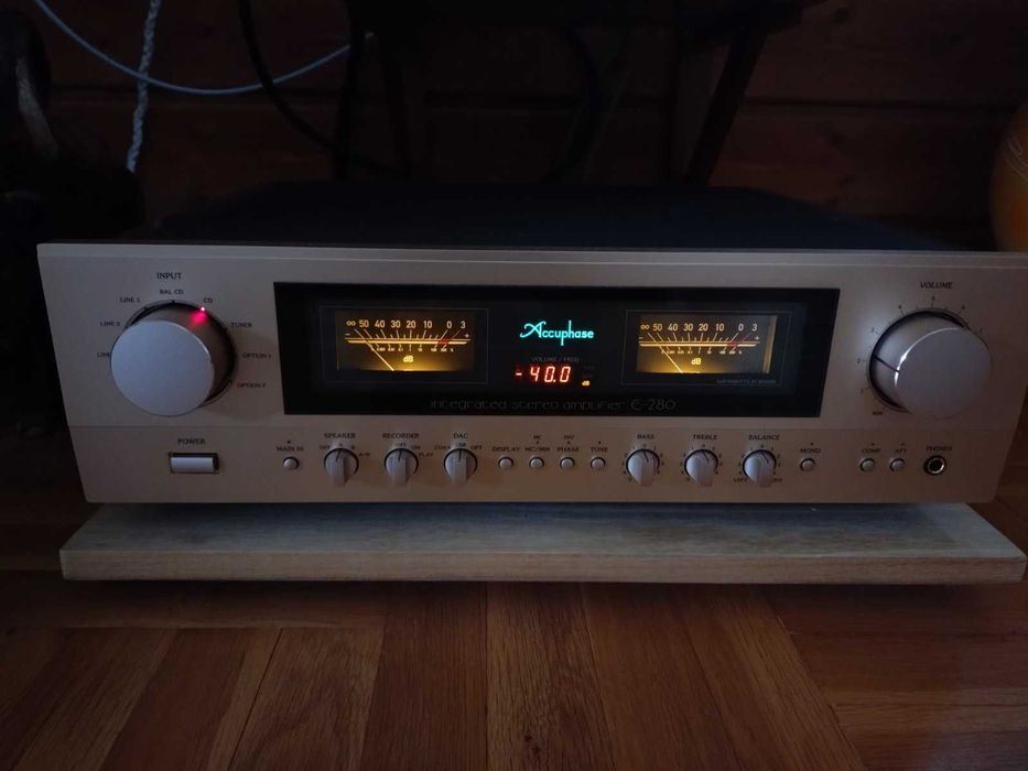 Интегриран усилвател Accuphase E-280
