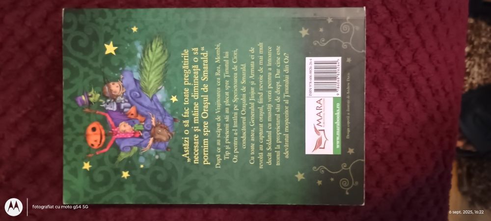 Vând pachet de 2 cărti.