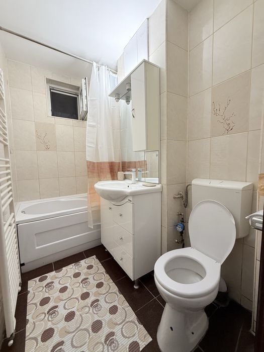 Inchiriez apartament 3 camere