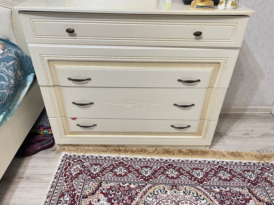 Продам спальный гарнитур