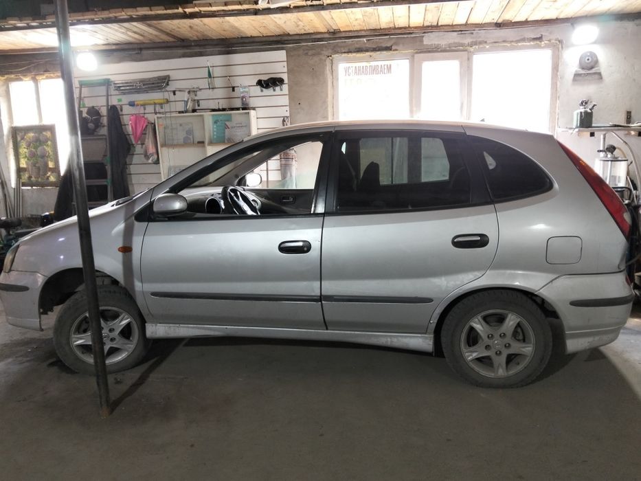 Продам 2 машины гранту 2012ги ниссан Альмера тино2001 г