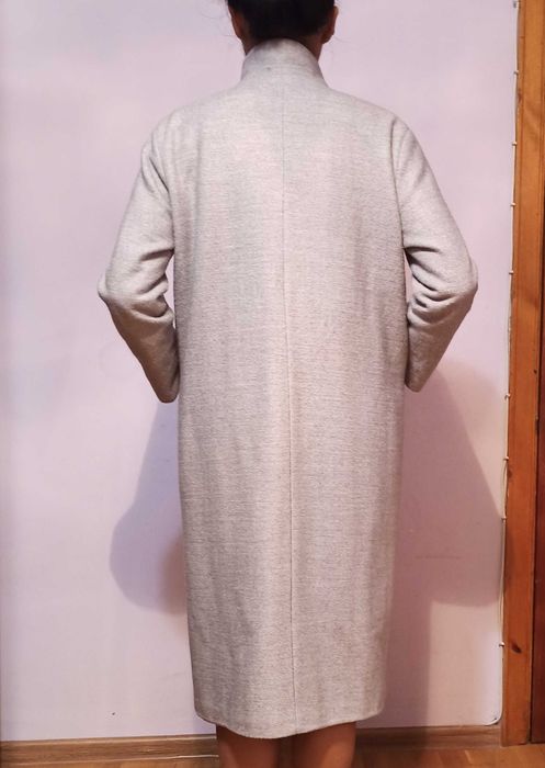 Шерстяное теплое серое пальто