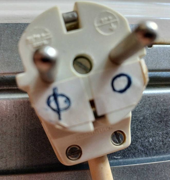 Две електрически конвекторни печки - тип "панел"