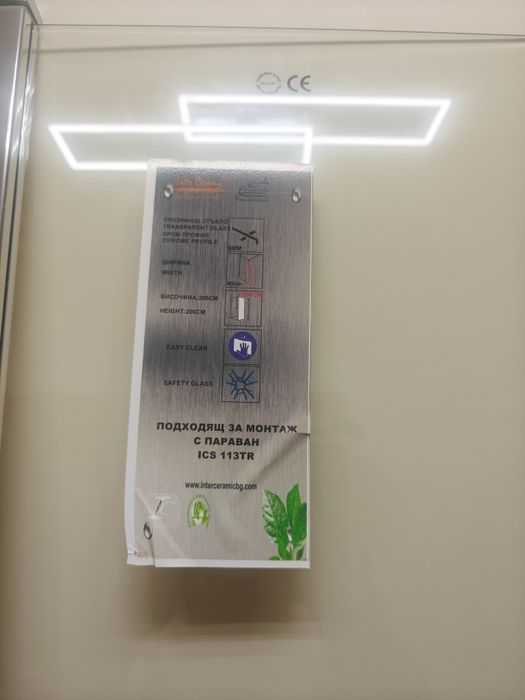 Стъклен параван за душ