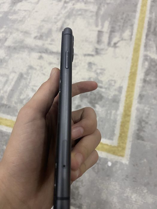 Продам Айфон 11 в отличном состояние