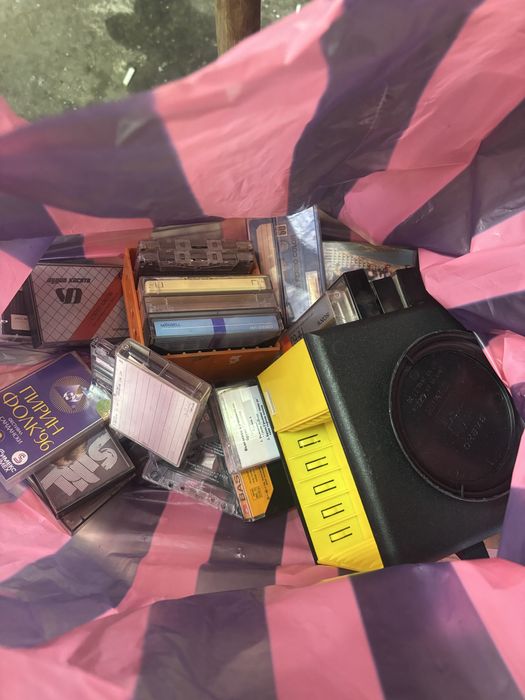 Дек финезиа1,усиловател респром ,тонколони и 30бр касети