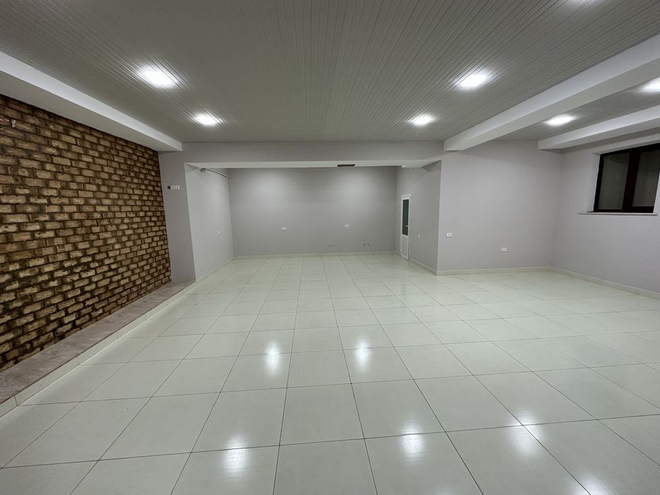 Сдаётся в аренду коммерческое помещение, 76 м2, цоколь