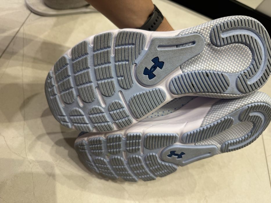 Under Armour кроссовки.