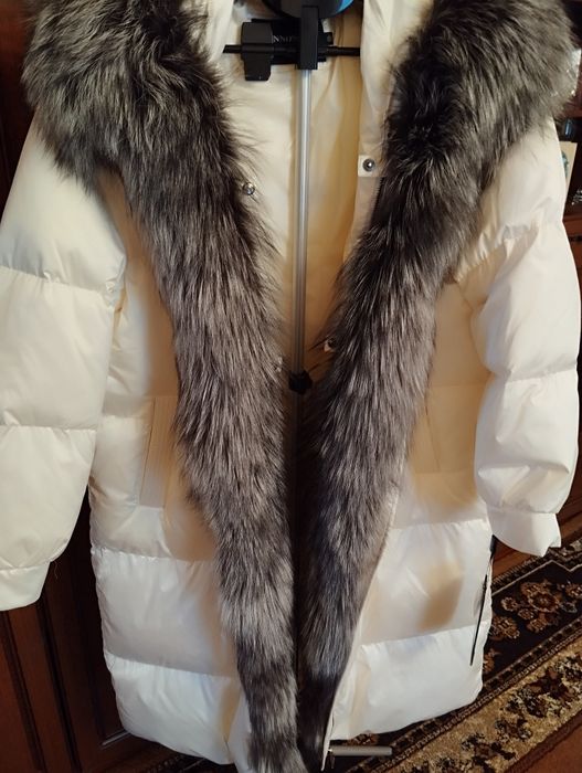 Продам пуховик женский.