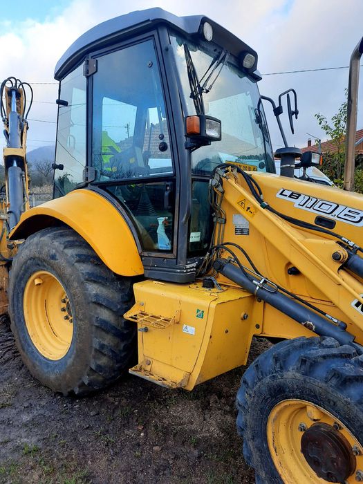 Închiriez buldoexcavator