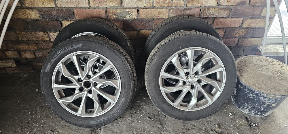 Продам комплект резины с дисками