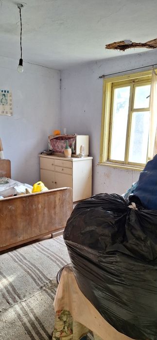 Продавам Къща с Двор/1500кв.м/  - с.Василовци обл.Софийска