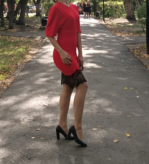 Платье вечернее с кружевом