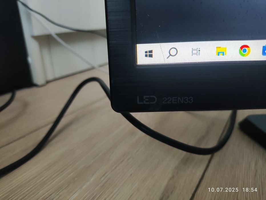 Монитор LG в хорошем состоянии.